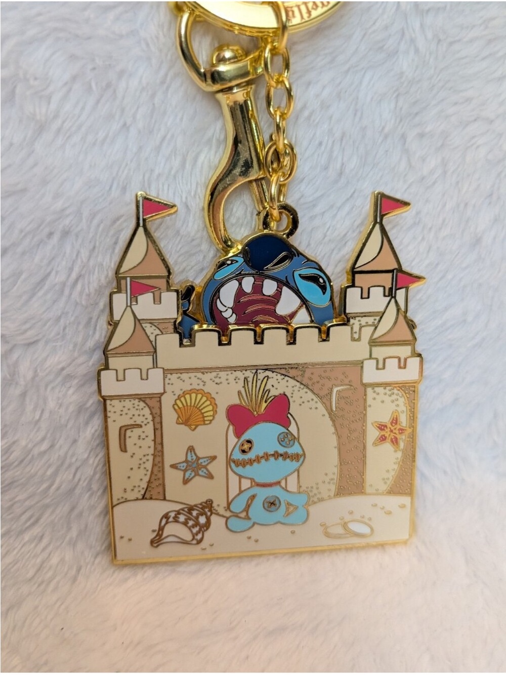 Loungefly Stitch Keychain sandcasle moving NWT - Picture 2 of 5
